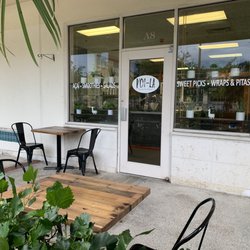 Voi-La Salad & Grill
