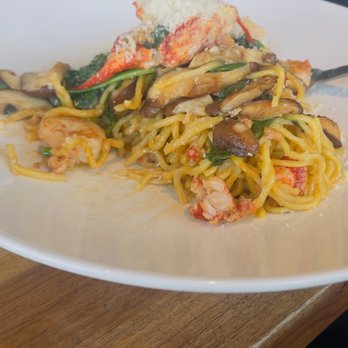 Yard House - Lobster Garlic Noodles - Vegetarian Near Me - Gaithersburg, Maryland Yard House - Lobster Garlic Noodles - Vegetarian Near Me - Gaithersburg, Maryland