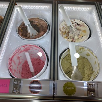 Bico de Xeado - raspberry, chocolate with orange, pistachio, cheesecake - Ice Cream & Frozen Yogurt Near Me - Almería, Alabama