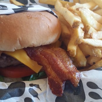 Black Bear Diner Goodyear - Beary okay burger. - American Near Me - Goodyear, Arizona