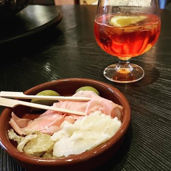 Il Vigneto - Starter- apreol spritz, parm, and prosciutto - American Near Me - San Martin, California
