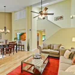 Green Stay California - ELF Homes - Relax or work in the living room
