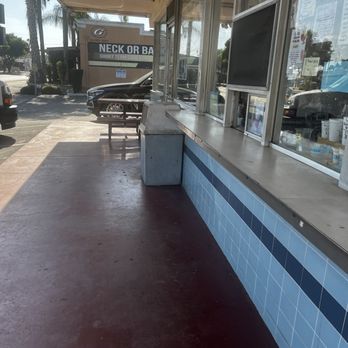 J's Ice Cream Parlor - Exterior store front - Shaved Ice Near Me - Pico Rivera, California