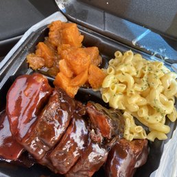 Rib Tips with Mac & Cheese and Yams Rib Tips with Mac & Cheese and Yams