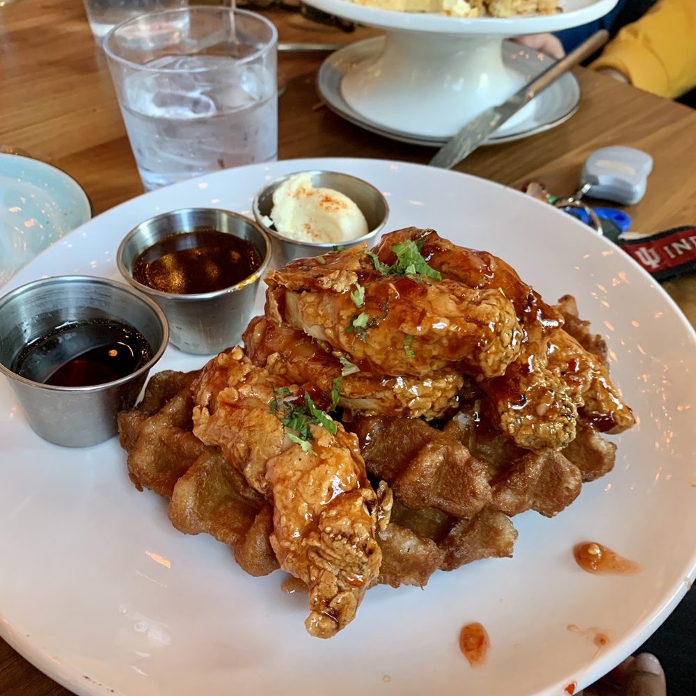 Bandit - Chicken and waffles - American Near Me - Chicago, Illinois