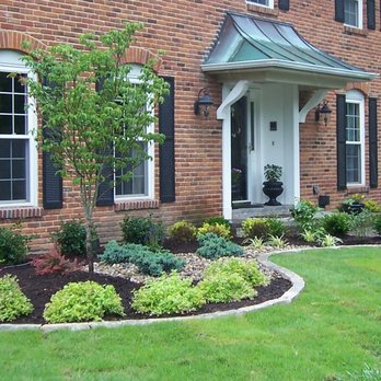 Earthscapes & Construction - Beautiful front landscaping with natural stone edging - Landscape Architects or Designers Near Me - St. Louis, Missouri Earthscapes & Construction - Beautiful front landscaping with natural stone edging - Landscape Architects or Designers Near Me - St. Louis, Missouri