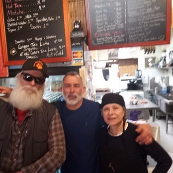 Bear Claw Bakery - Bear with famous George & Rosie - Coffee & Tea Near Me - Pine Mountain Club, California