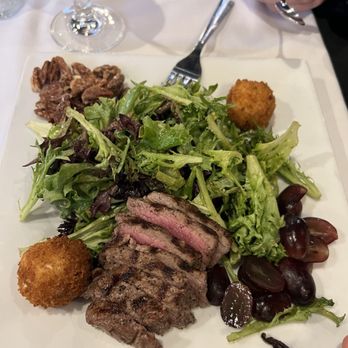 Bella Fresca - Field Greens & Friend Goat Cheese with steak - New American Near Me - Shreveport, Louisiana Bella Fresca - Field Greens & Friend Goat Cheese with steak - New American Near Me - Shreveport, Louisiana
