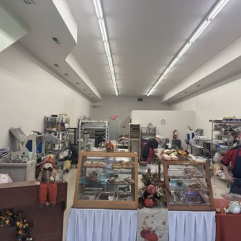 Luckee Dutch Bakery - Display cases with some of the pastries that they have - Bakeries Near Me - Newberg, Oregon