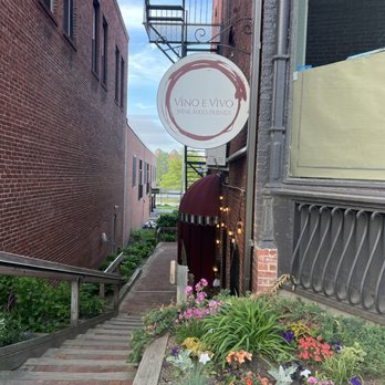Vino E Vivo - Great ambiance - Wine Bars Near Me - Exeter, New Hampshire