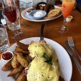 Blue Fox Cafe - Chorizo and poached eggs and traditional Benny. - Breakfast & Brunch Near Me - Victoria, British Columbia Blue Fox Cafe - Chorizo and poached eggs and traditional Benny. - Breakfast & Brunch Near Me - Victoria, British Columbia