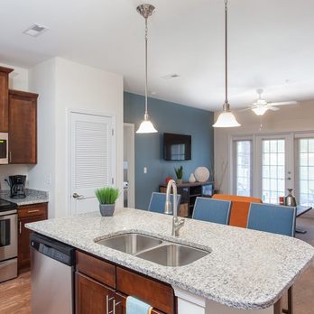 Reserve at Stone Port - Our state of the art apartment kitchens offer maple cabinets and granite countertops. - Apartments Near Me - Harrisonburg, Virginia Reserve at Stone Port - Our state of the art apartment kitchens offer maple cabinets and granite countertops. - Apartments Near Me - Harrisonburg, Virginia