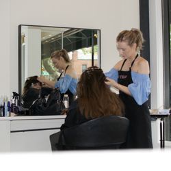 Melo Yelo Hairdressing - Barbara in action