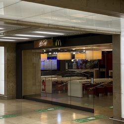 McDonald's - ... Blick auf den Pappschachtelwirt ...