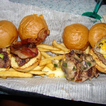 Hennessey's Tavern - Burger Sampler - Pubs Near Me - Dana Point, California