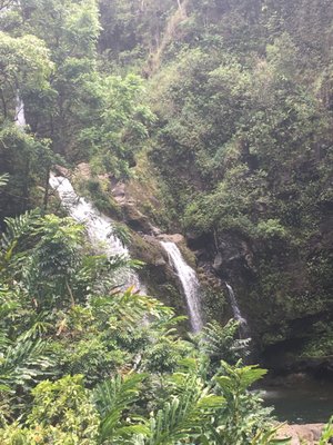 Upper Waikani Falls by null