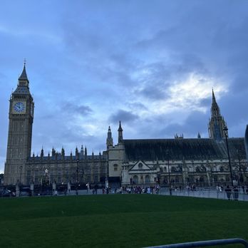 Yellow Moon Tours - Walking Tours Near Me - London, XGL Yellow Moon Tours - Walking Tours Near Me - London, XGL