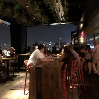 Lincoln Social Rooftop - Pretty inside - American Near Me - Columbus, Ohio