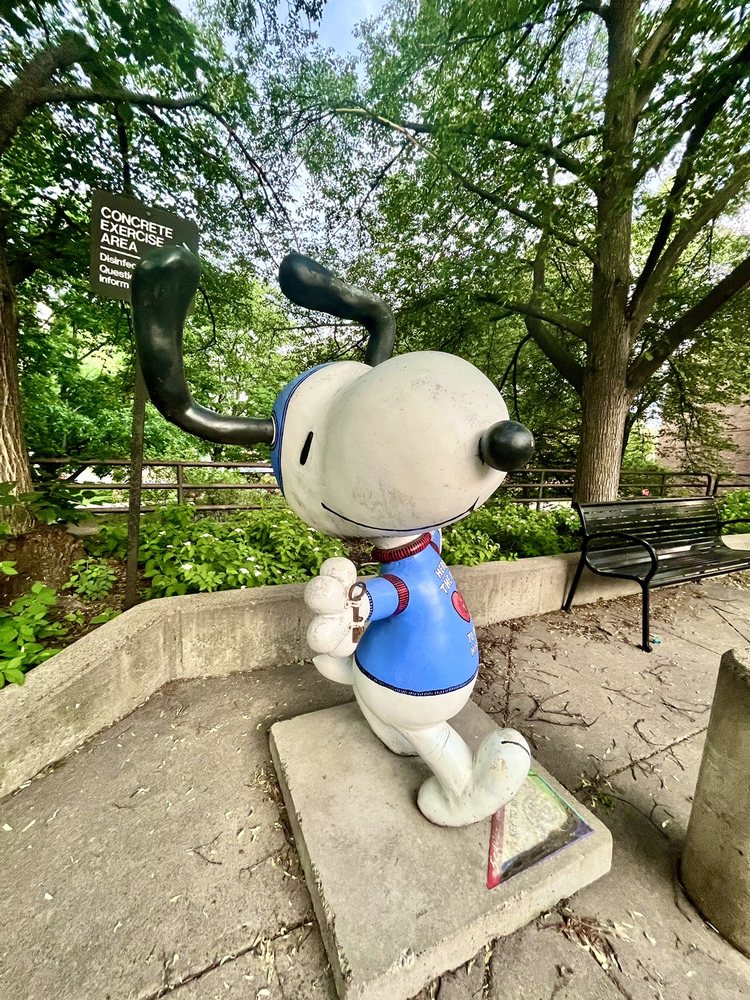 The Peanuts Gang Statues Logo