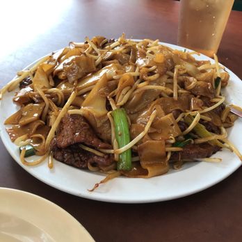 Yuet Lee - Beef chow fun - Chinese Near Me - San Francisco, California
