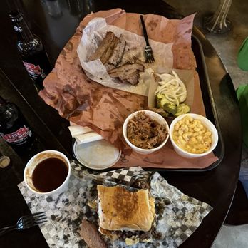 Mad Jack's Mountaintop Barbecue - Brisket, pulled pork, Mac & Cheese, pulled pork sandwich with Mac & Cheese. - Barbeque Near Me - Cloudcroft, New Mexico