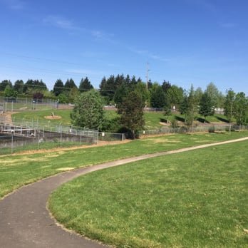 Riverside Dog Park - Dog Parks Near Me - McMinnville, Oregon