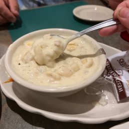 GET THIS. creamy and thick clam chowder.