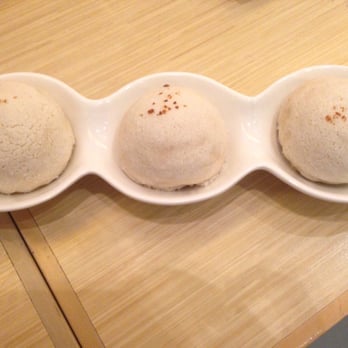 點一龍 - Baked BBQ pork cream buns with minced ham. - Dim Sum Near Me - Hong Kong, HK
