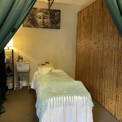 Vana Vari Massage And Bodyworks - Beautiful massage rooms. Check out the bar on the ceiling!