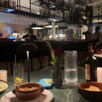 LA Puglia - Seating/ambiance - Italian Near Me - Santa Monica, California