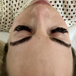 Lash Out Loud Esthetics - Volume set