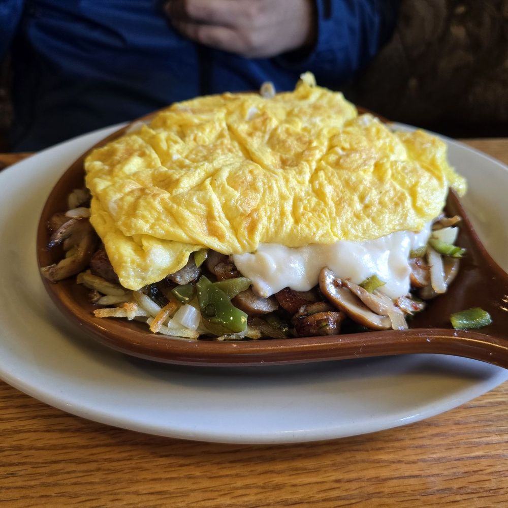 Paul's Family Restaurant - American Near Me - Elgin, Illinois