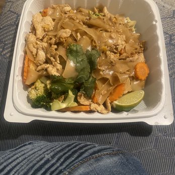 Thai Time - Pad see ew (Chicken, no bean sprouts) - Food Trucks Near Me - Austin, Texas