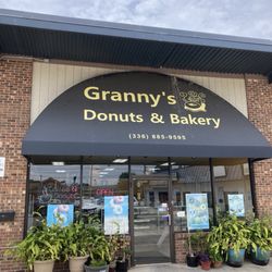 Grannys Donuts & Bakery