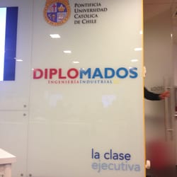 Clase Ejecutiva - Logo de los diplomados.