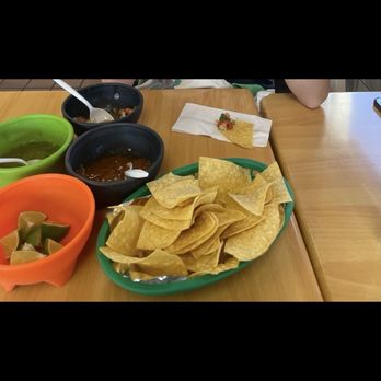 El Oaxaqueño Mexican Restaurant - complimentary chips & salsas - Mexican Near Me - New Brunswick, New Jersey