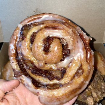 Roeser's Bakery - Apple fritter - Bakeries Near Me - Chicago, Illinois