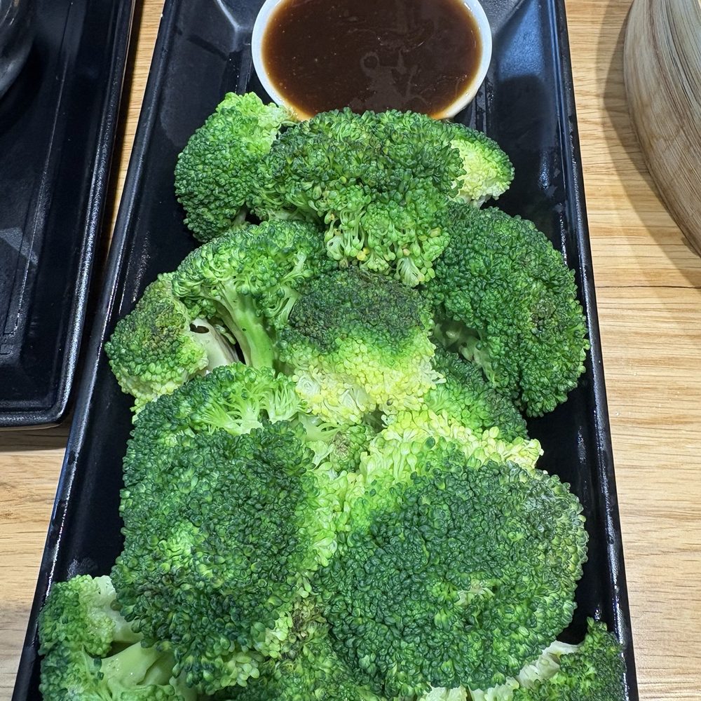 Dough Zone Dumpling House - Broccoli with Seafood Sauce 蚝油西兰花 - Dim Sum Near Me - San Jose, California Dough Zone Dumpling House - Broccoli with Seafood Sauce 蚝油西兰花 - Dim Sum Near Me - San Jose, California