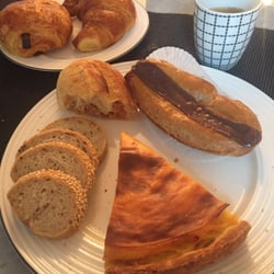 Boulangerie Peronne Fabrice - Flan pâtissier, éclair au chocolat, pain au chocolat, croissant, pain au céréales, pain.