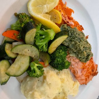 Mendocino Cafe - Salmon with pesto, garlic mashed potatoes and perfect/crisp vegetables - Cafes Near Me - Mendocino, California