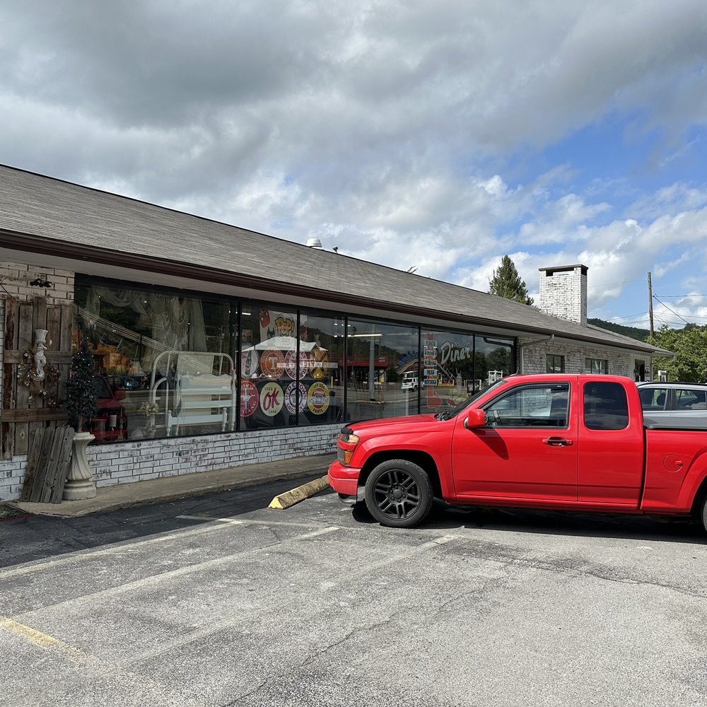 Antique Mall - Arts & Crafts Near Me - Pigeon Forge, Tennessee Antique Mall - Arts & Crafts Near Me - Pigeon Forge, Tennessee