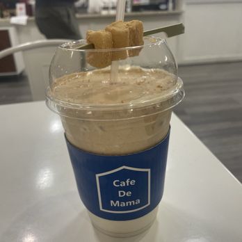 Cafe De Mama - Injeolmi Mochi Latte - Coffee & Tea Near Me - Los Angeles, California Cafe De Mama - Injeolmi Mochi Latte - Coffee & Tea Near Me - Los Angeles, California
