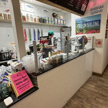 Poke Nagomi - the counter area of a restaurant - Poke Near Me - New Brunswick, New Jersey
