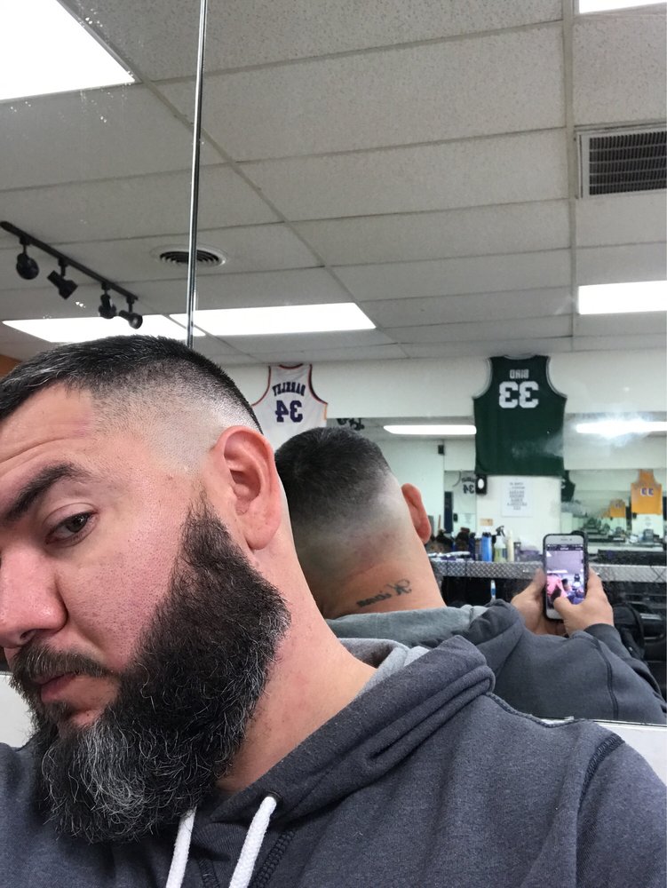 Rayz R Line Barbershop Logo