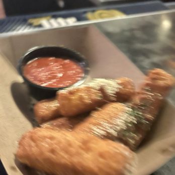 Red's Good News - Blurry mozz sticks - Sports Bars Near Me - Pittsburgh, Pennsylvania Red's Good News - Blurry mozz sticks - Sports Bars Near Me - Pittsburgh, Pennsylvania