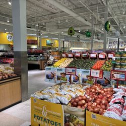 Weis Markets - Produce area