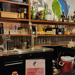 Izzy Pub & Sushi - Inside