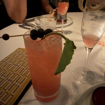 Henry's Palm Beach - Bars Near Me - Palm Beach, Florida