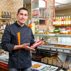 Charcuterie Traiteur Mickael Jammes - Présentation du saucisson à cuire pistaché truffé