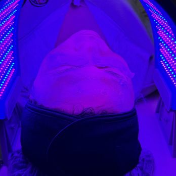 Estefanía Beauty Glow - LED light with Esthemax jelly mask - Skin Care Near Me Estefanía Beauty Glow - LED light with Esthemax jelly mask - Skin Care Near Me